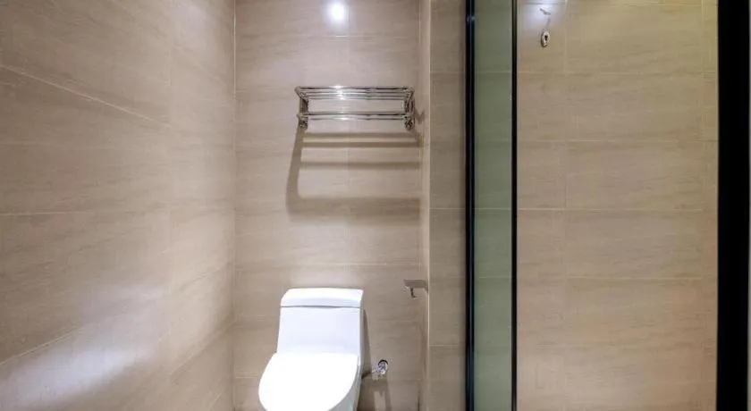 Borrman Hotel Korla Peacock River