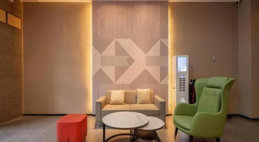 Borrman Hotel Korla Peacock River