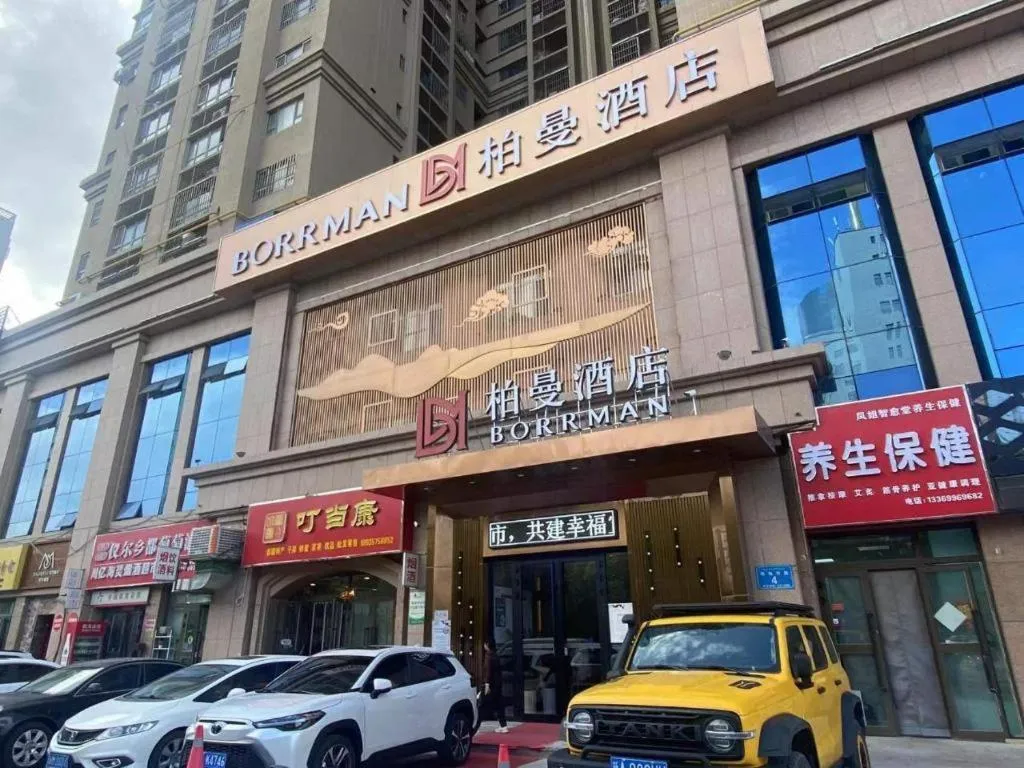 Borrman Hotel Korla Peacock River