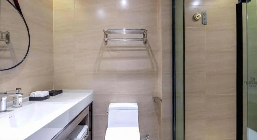 Borrman Hotel Korla Peacock River