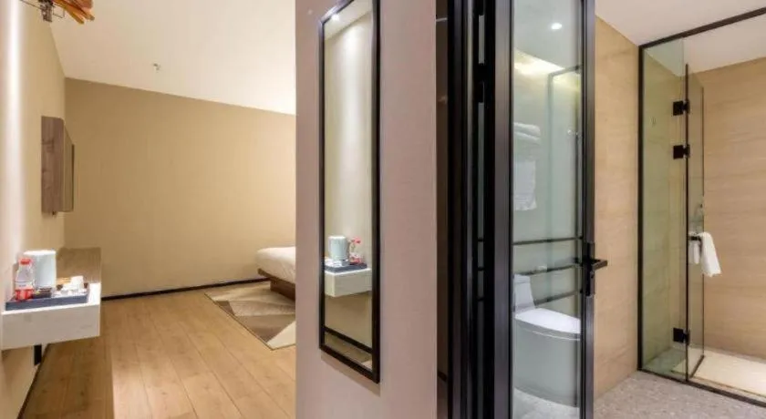 Borrman Hotel Korla Peacock River