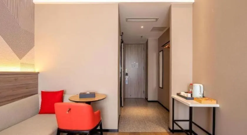 Borrman Hotel Korla Peacock River