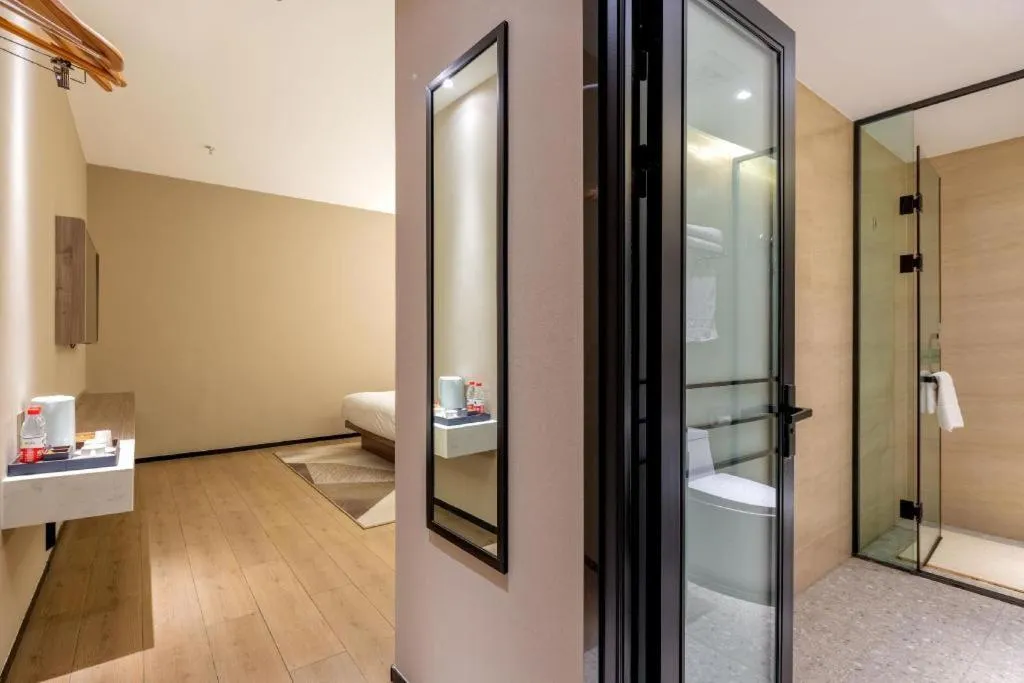 Borrman Hotel Korla Peacock River