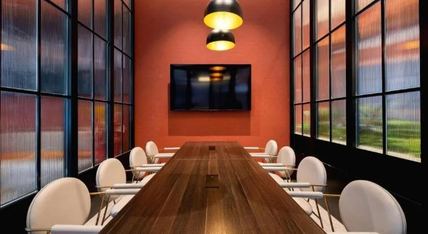 Borrman Hotel Korla Peacock River