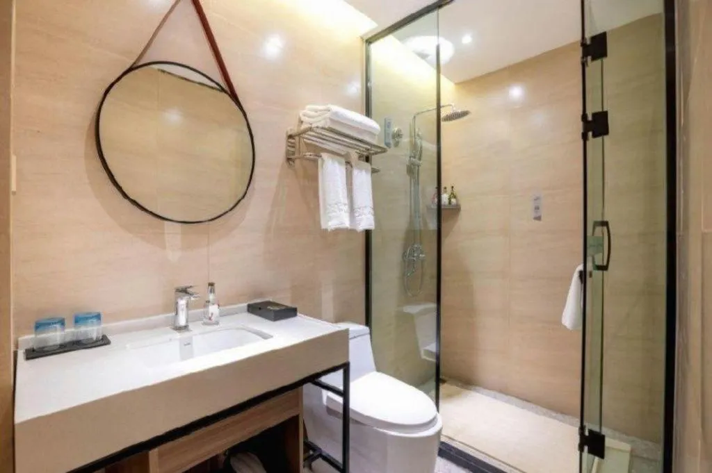 Borrman Hotel Korla Peacock River