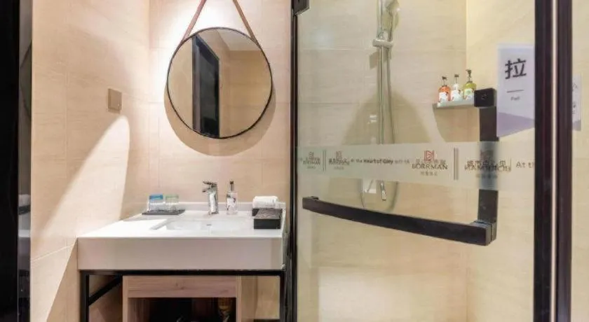 Borrman Hotel Korla Peacock River