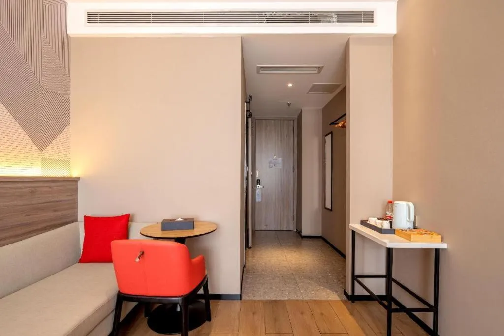 Borrman Hotel Korla Peacock River