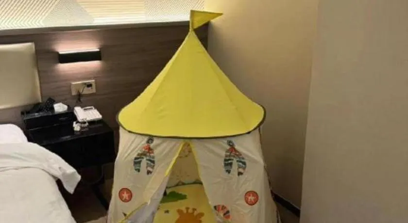 Bed in Borrman Hotel Korla Peacock River