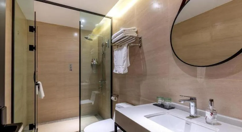 Borrman Hotel Korla Peacock River