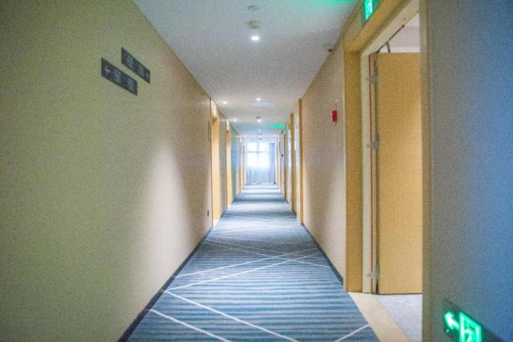 City Comfort Inn Badong Passenger Transport Center