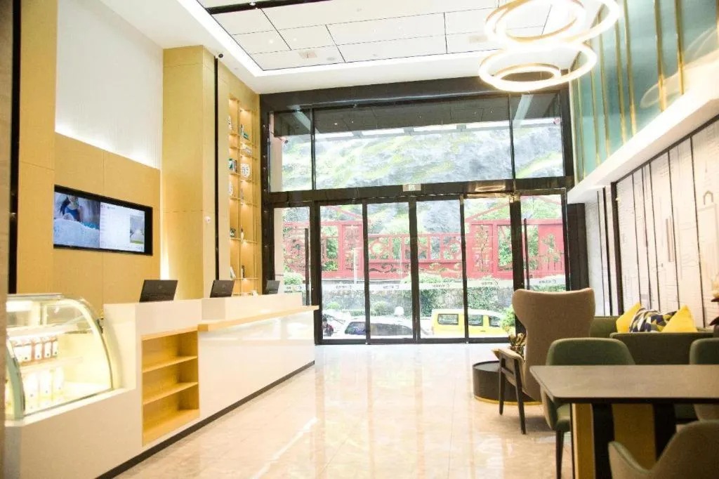 City Comfort Inn Badong Passenger Transport Center