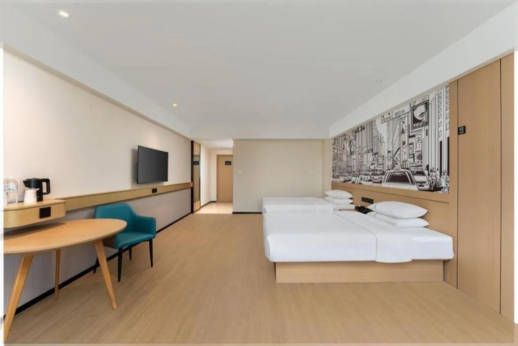 Bed in City Comfort Inn Hotel Wuhan Jiufeng Mountain Forest Park