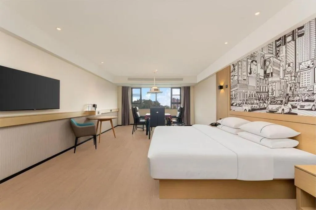 Bed in City Comfort Inn Hotel Wuhan Jiufeng Mountain Forest Park