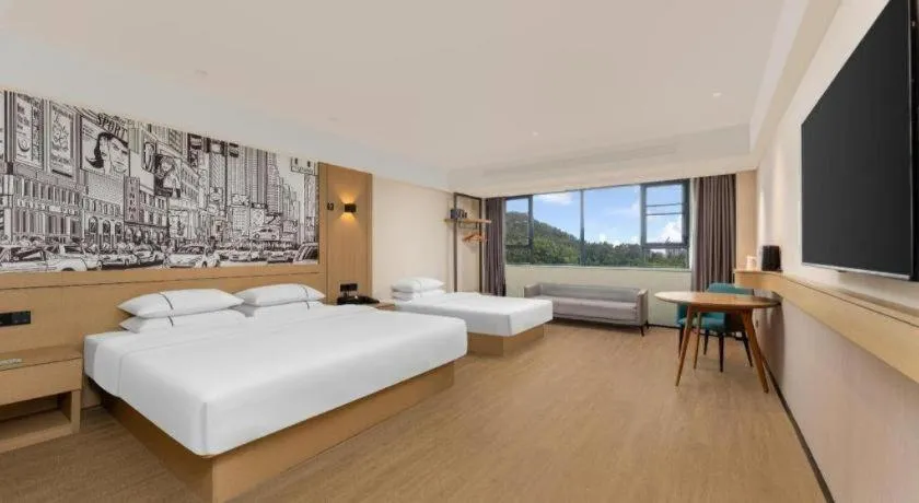 Bed in City Comfort Inn Hotel Wuhan Jiufeng Mountain Forest Park