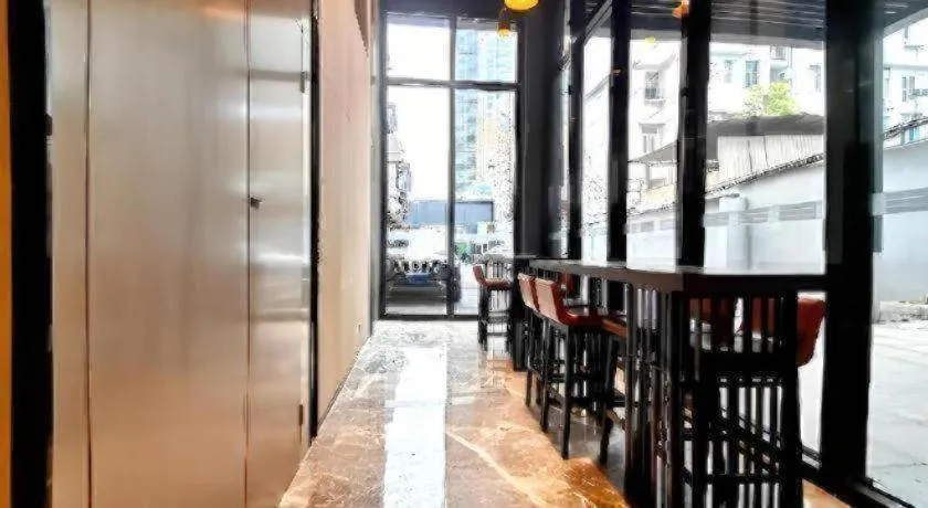 Echarm Hotel Wuhan Gaotie Jianshe 2nd Road Metro Exit