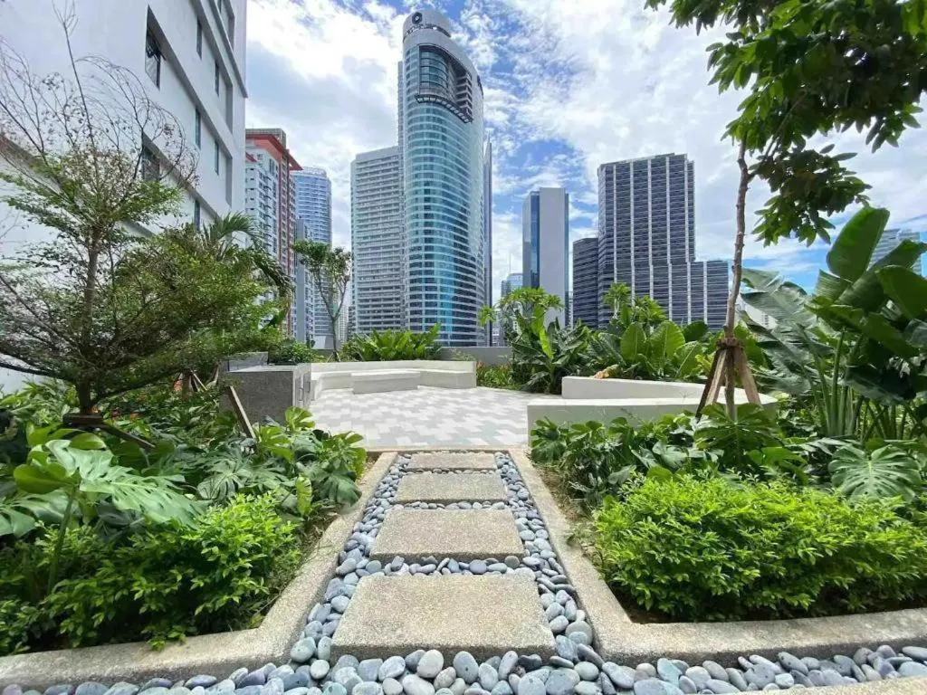 Staycations Up Above 4 Modern 1BR @ Air