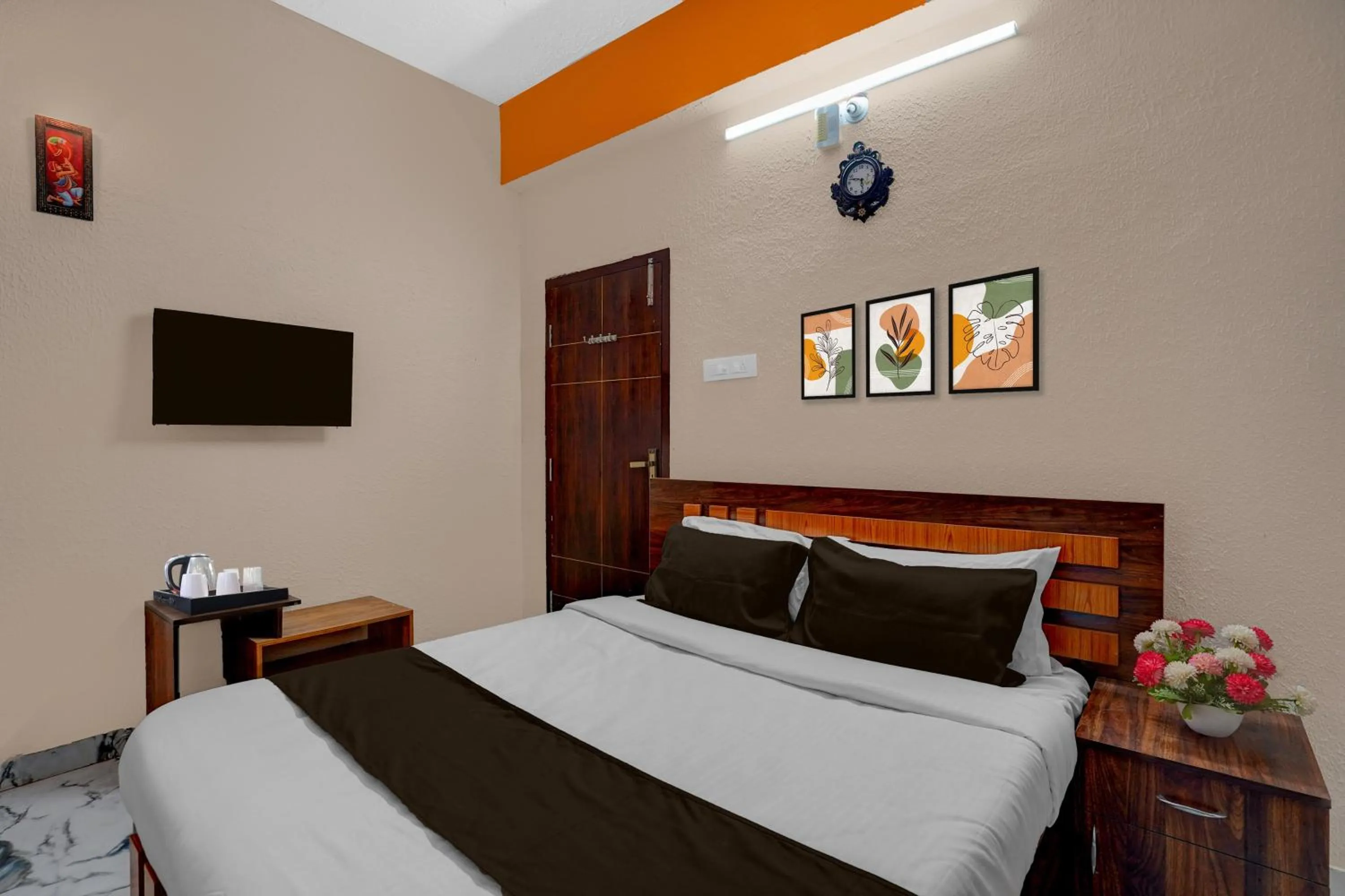 Bedroom, Bed in Super Hotel O Diamond Street Bangalore Formerly Sri Sai Guru Comfort