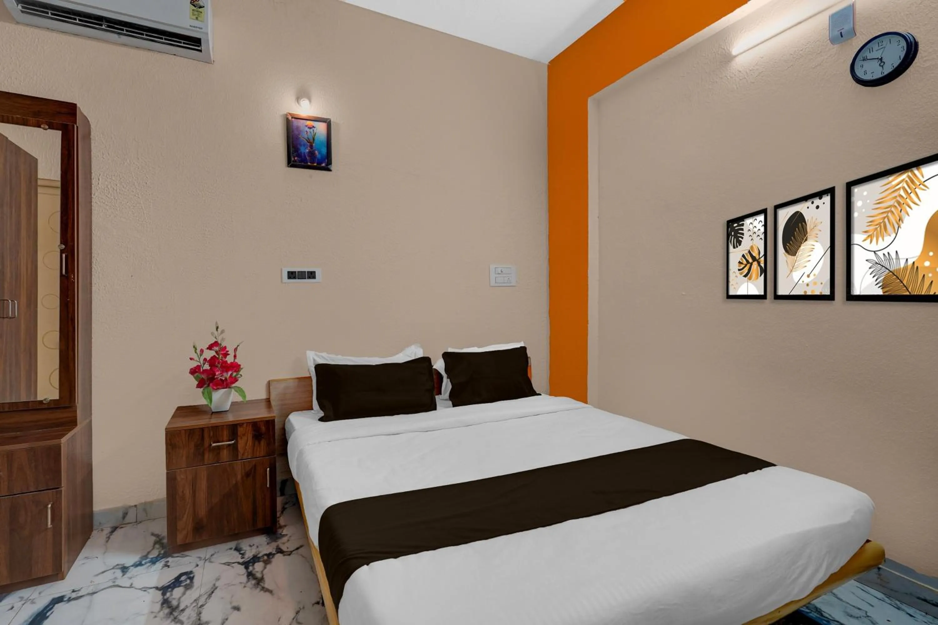 Bedroom, Bed in Super Hotel O Diamond Street Bangalore Formerly Sri Sai Guru Comfort