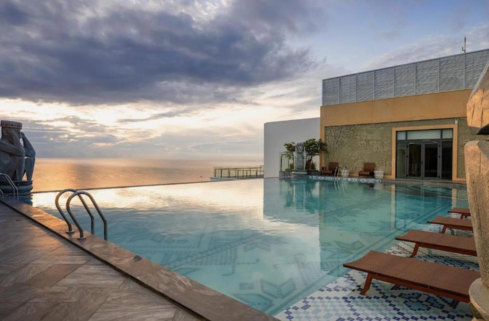 Swimming pool in Apec Mandala Hotel & Apartment Tuy Hòa