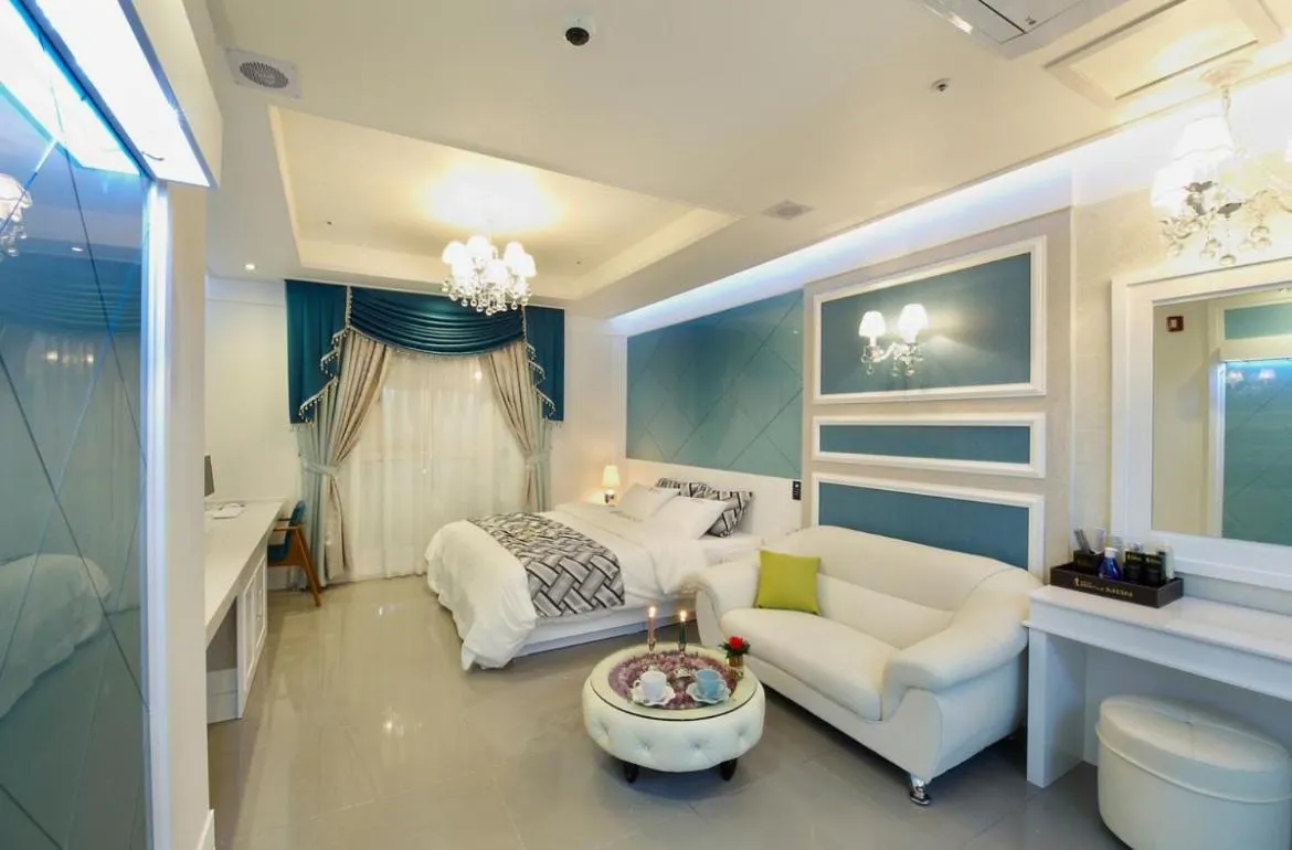 Bed in Gentleman Hotel