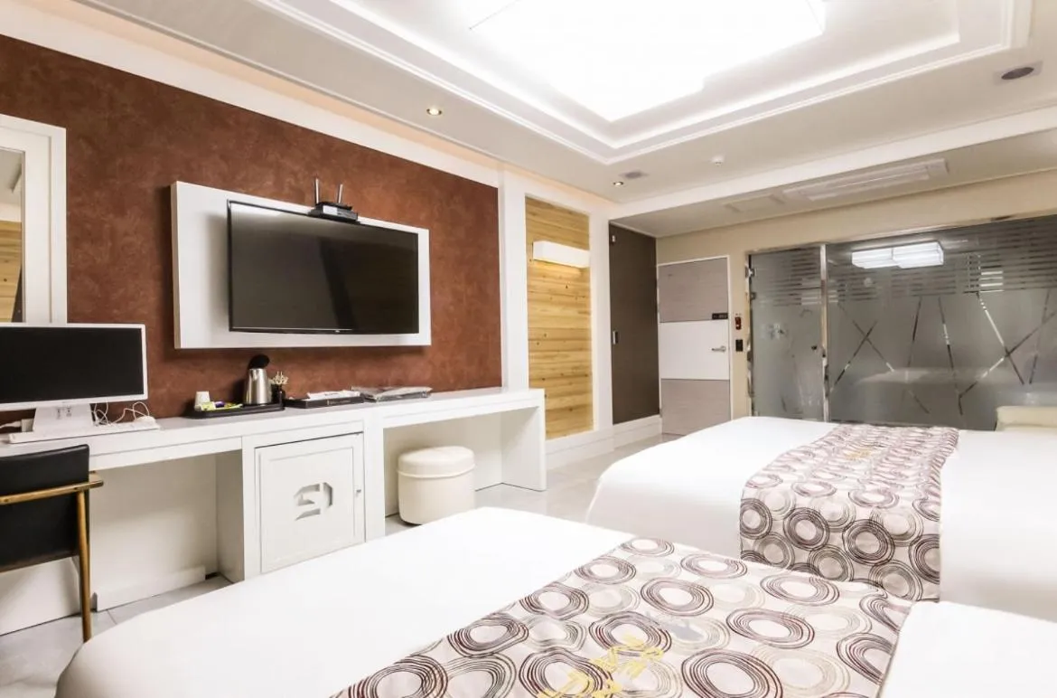 Bed in Gentleman Hotel