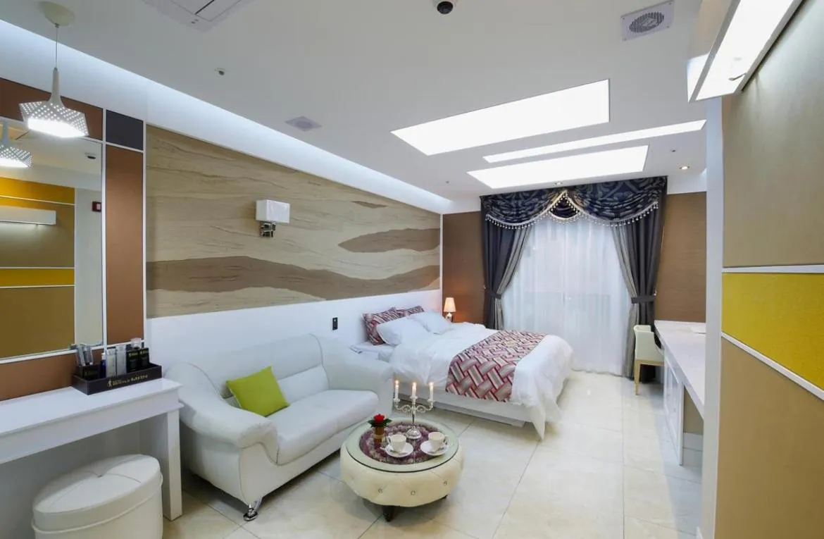 Bed in Gentleman Hotel