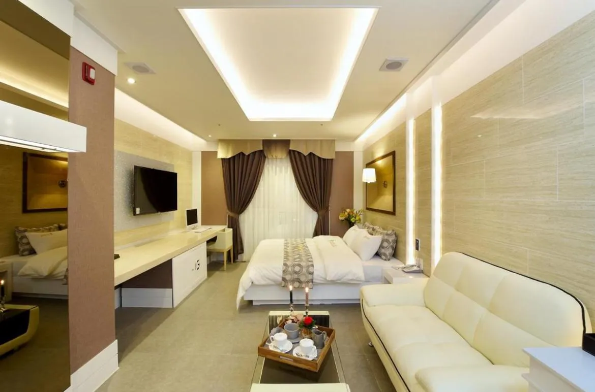 Bed in Gentleman Hotel