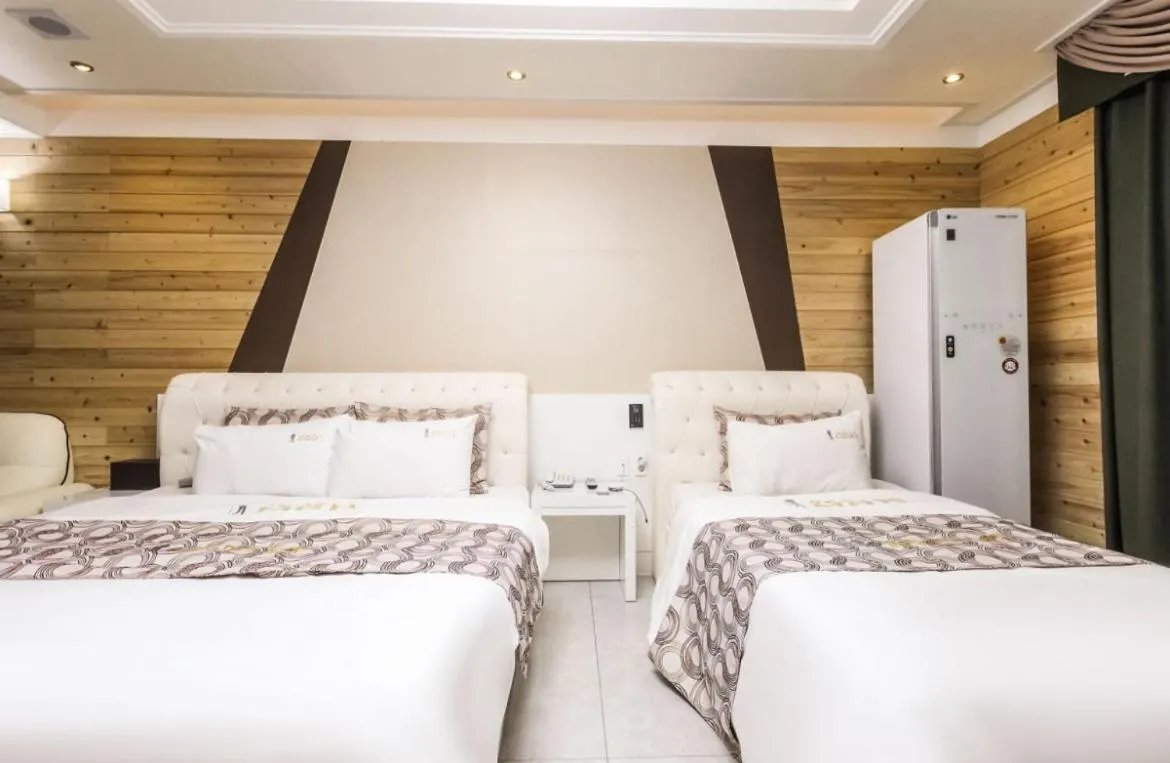 Bed in Gentleman Hotel