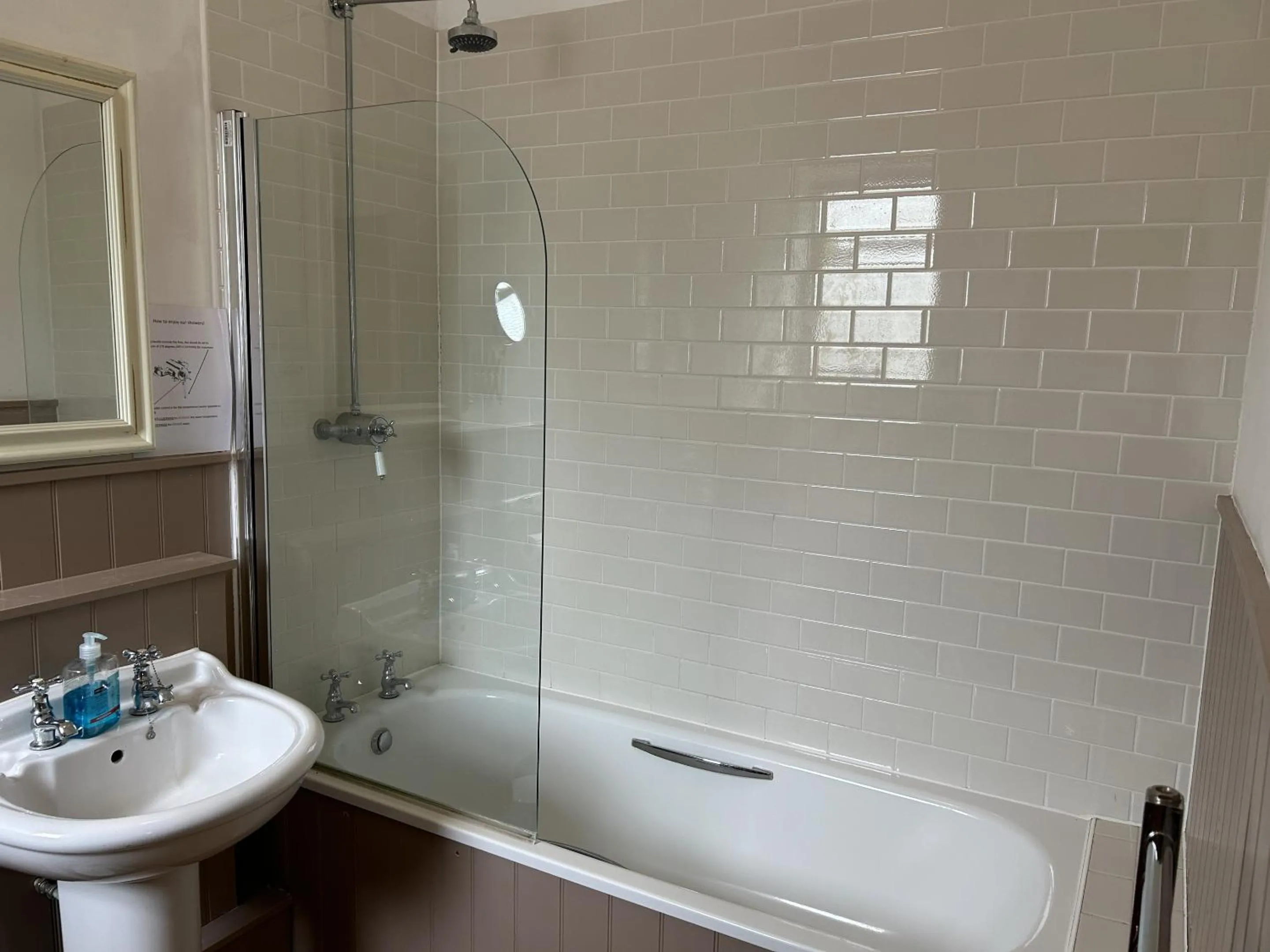 Bathroom in George & falcon