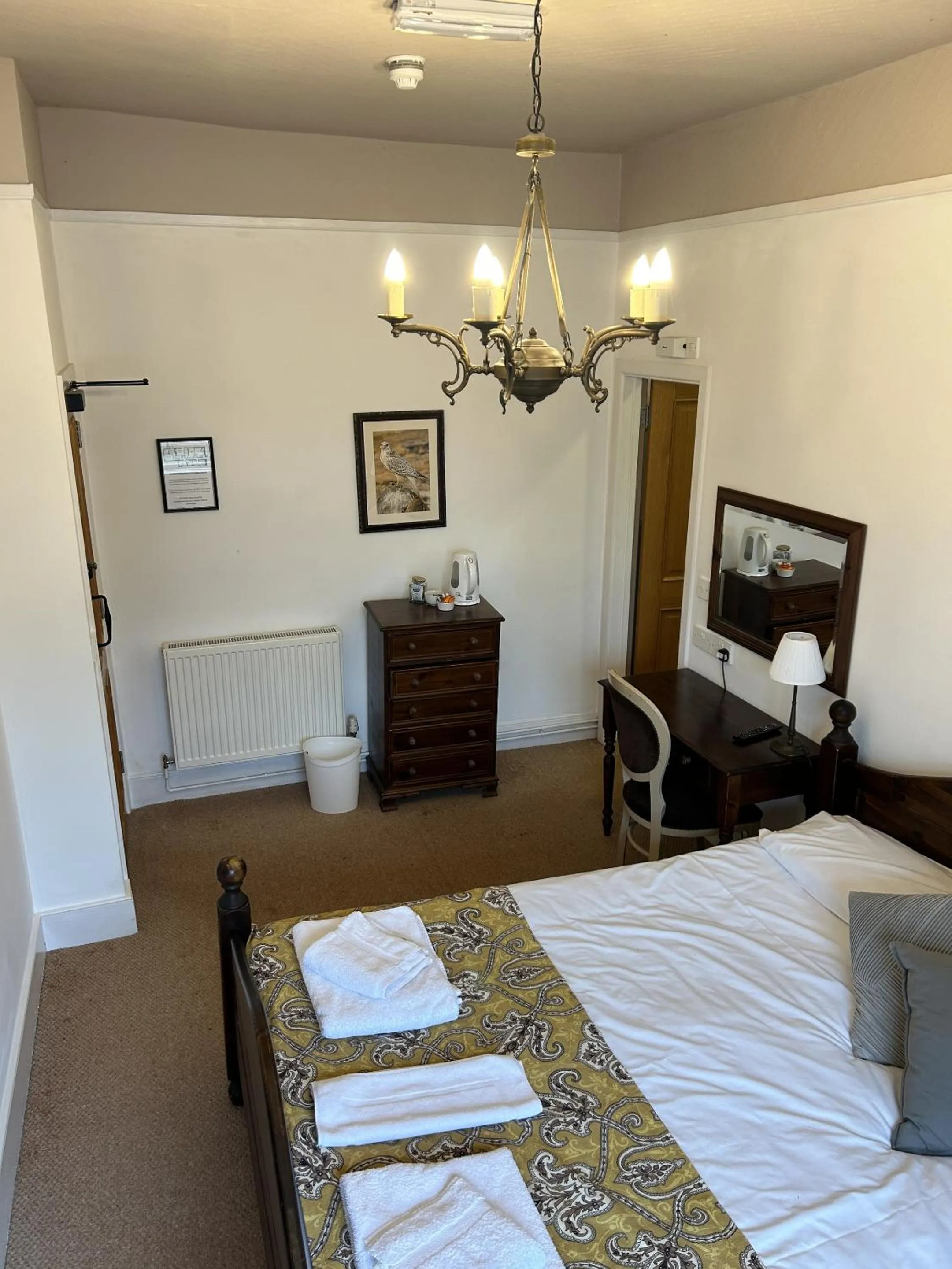 Bedroom in George & falcon