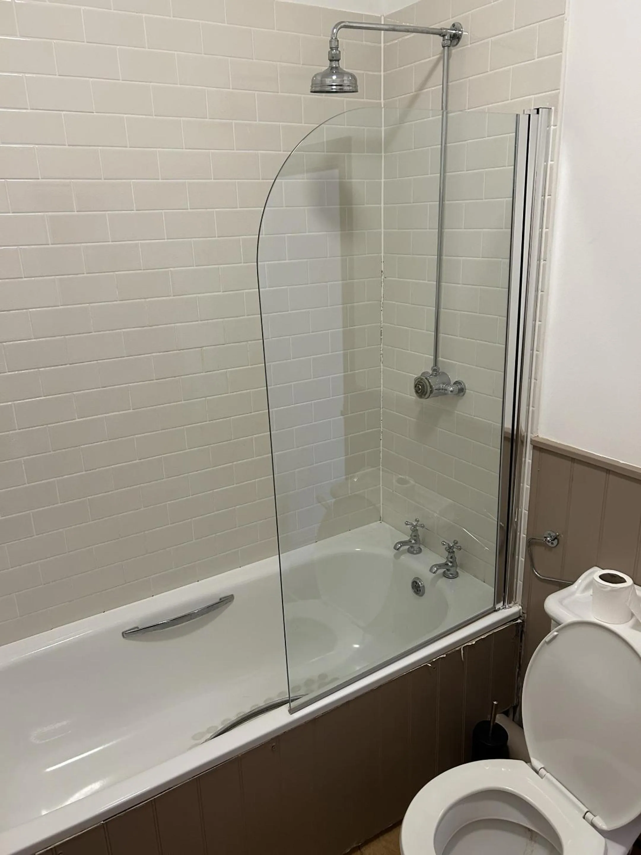 Bathroom in George & falcon