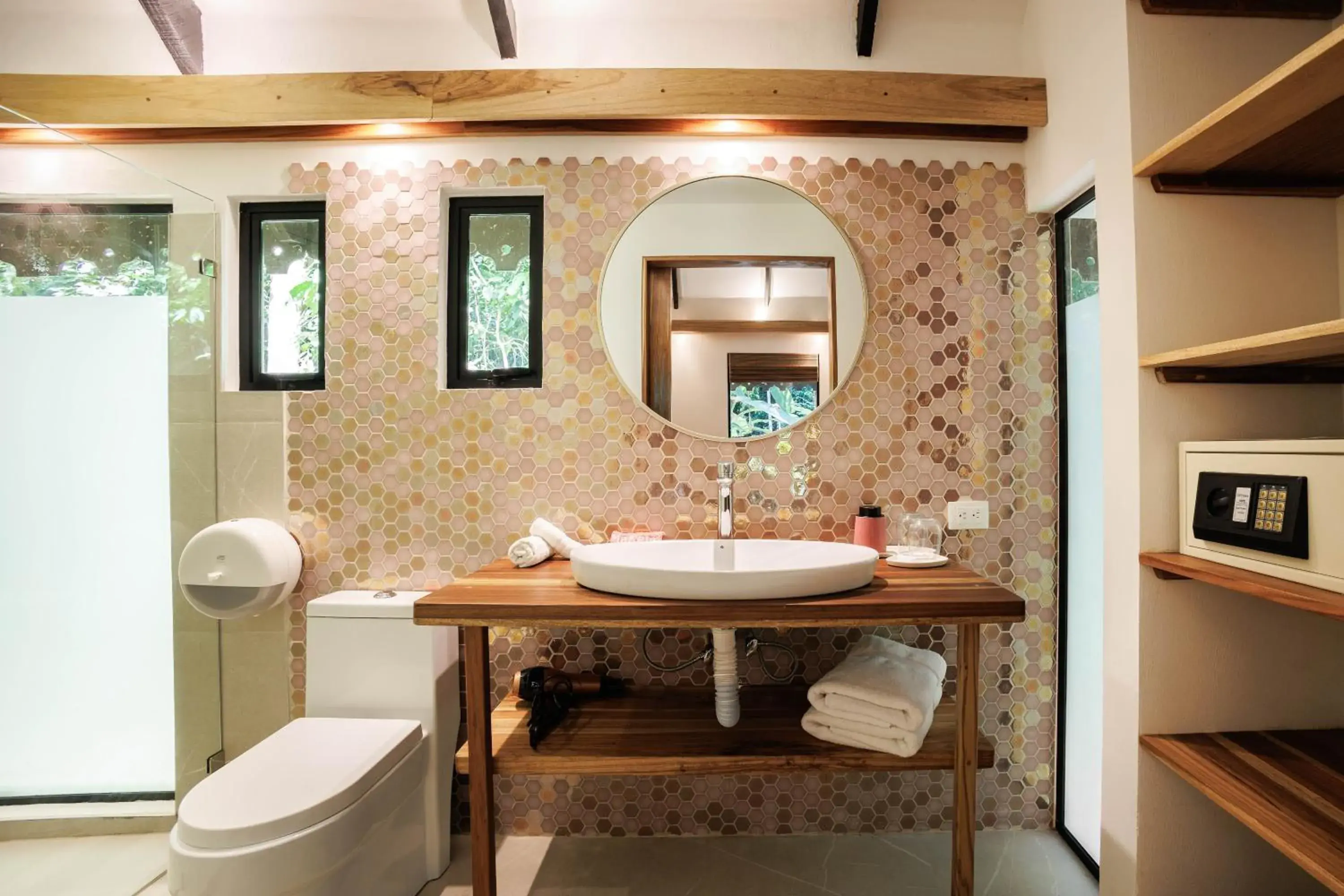 Deluxe King Room in Almonds & Corals Boutique Hotel Deluxe King Room in Almonds & Corals Boutique Hotel