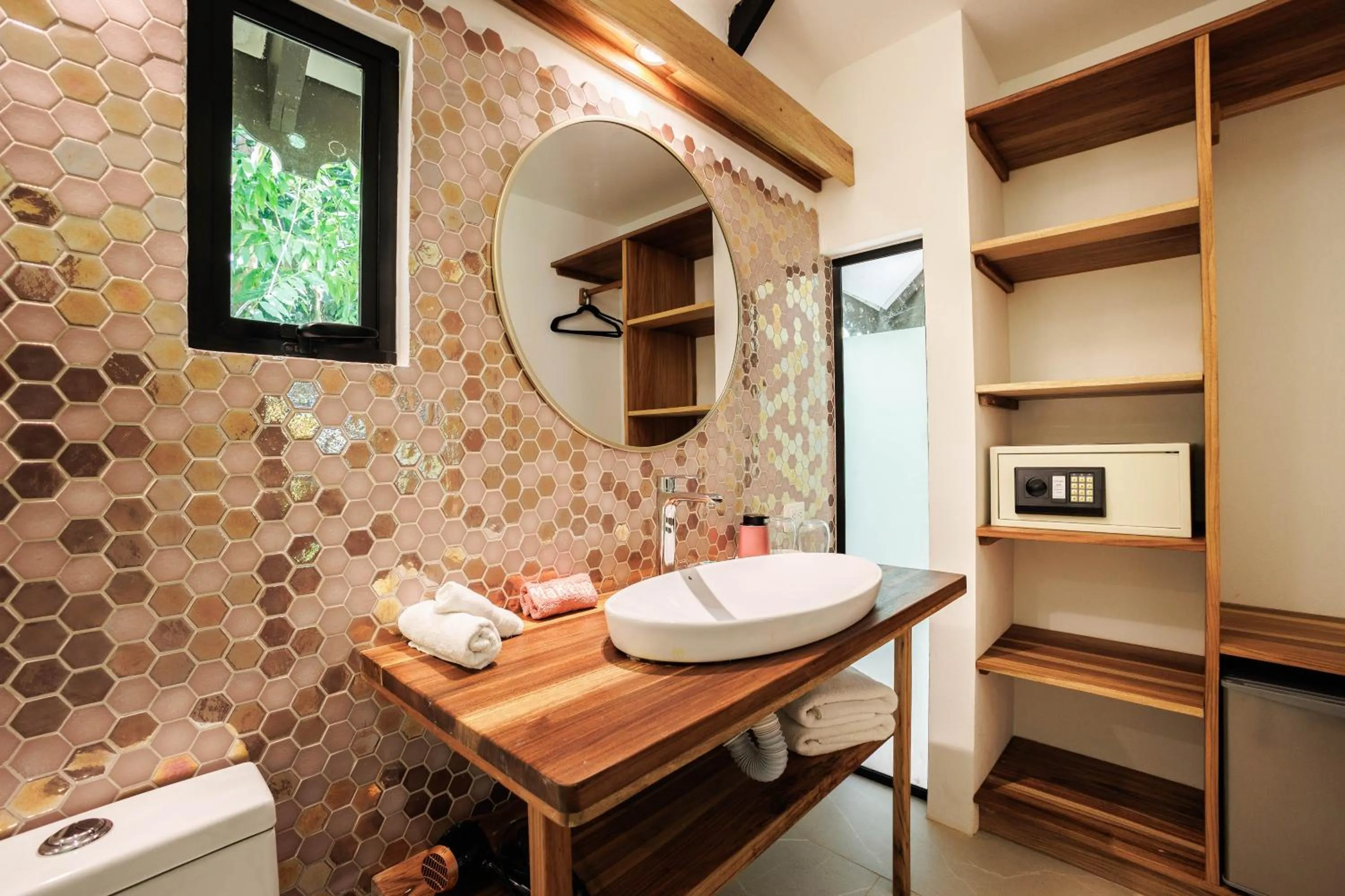 Toilet in Almonds & Corals Boutique Hotel