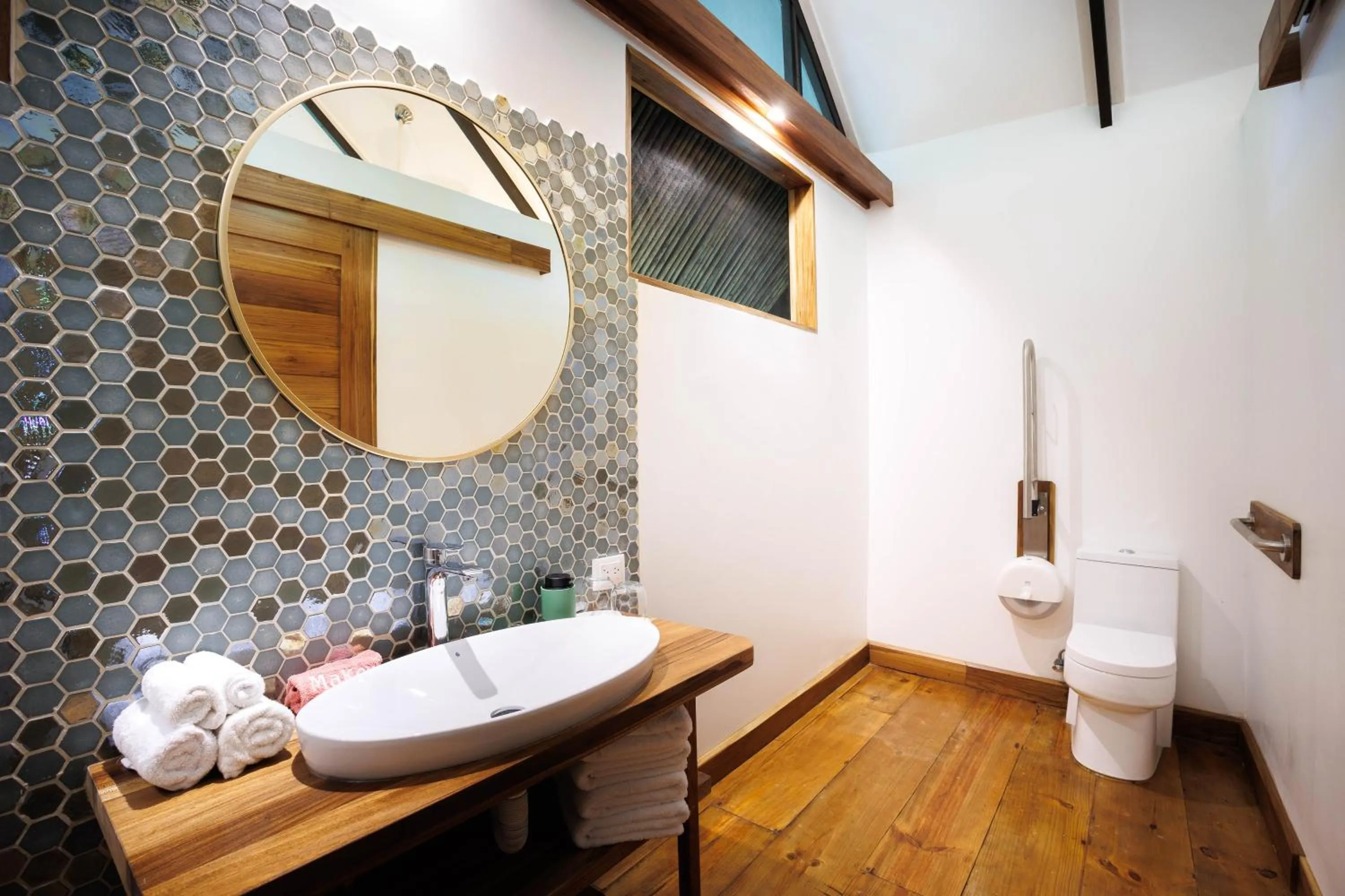 Toilet in Almonds & Corals Boutique Hotel