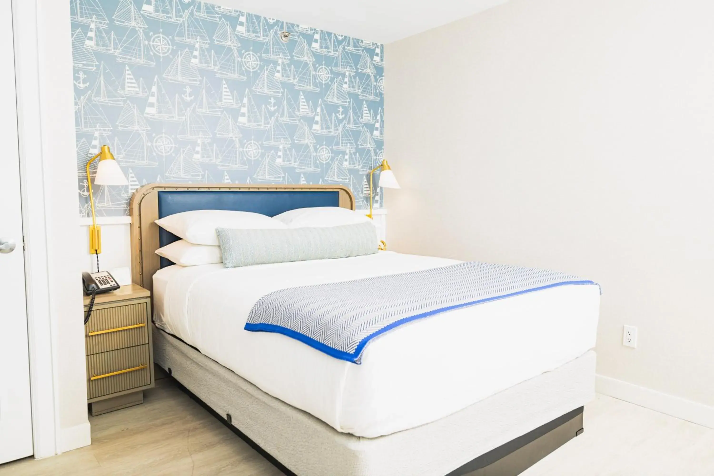 Standard Queen Room in Danfords Hotel & Marina Standard Queen Room in Danfords Hotel & Marina