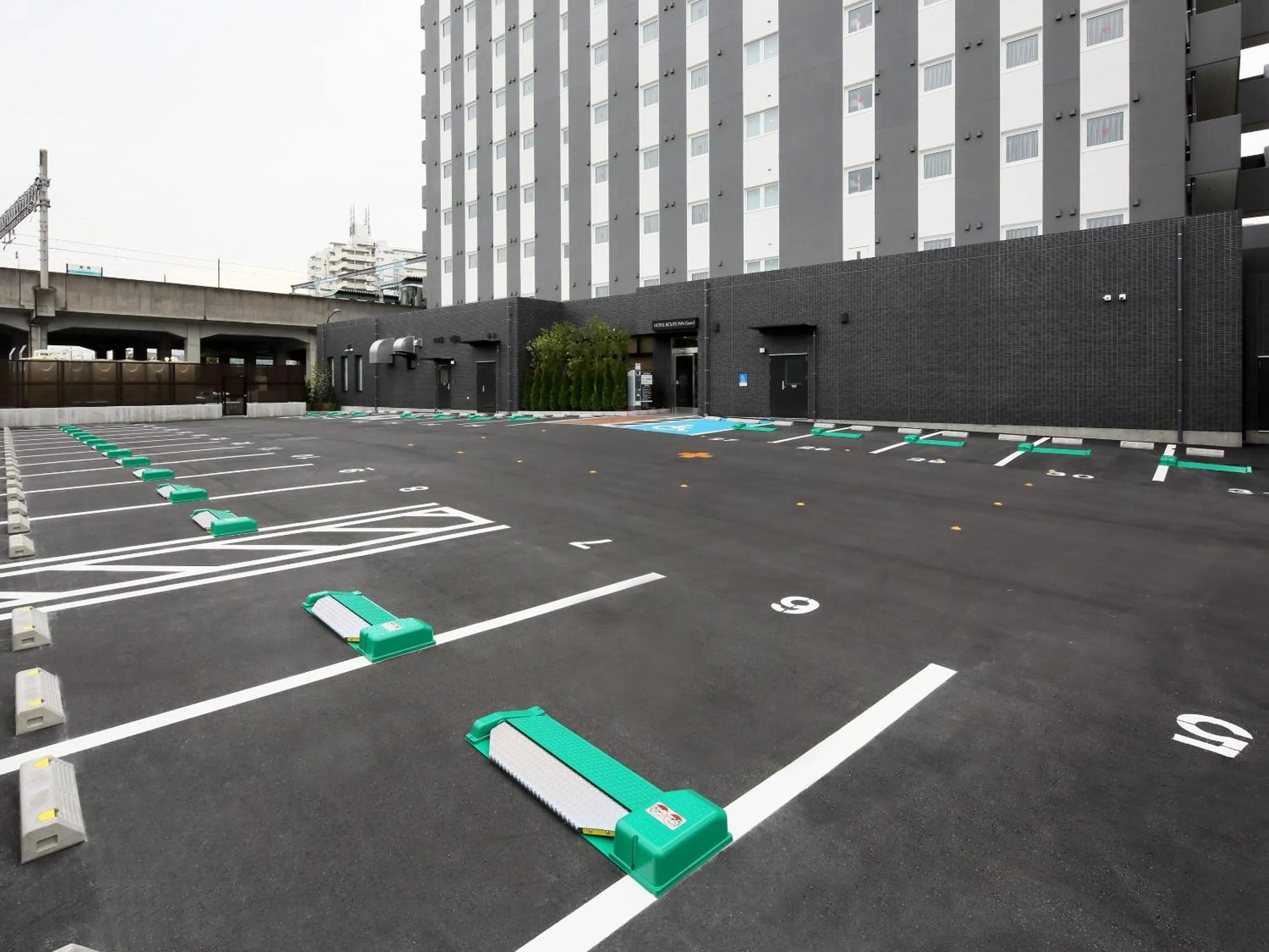 Parking in Hotel Route Inn Grand Kainan Ekimae