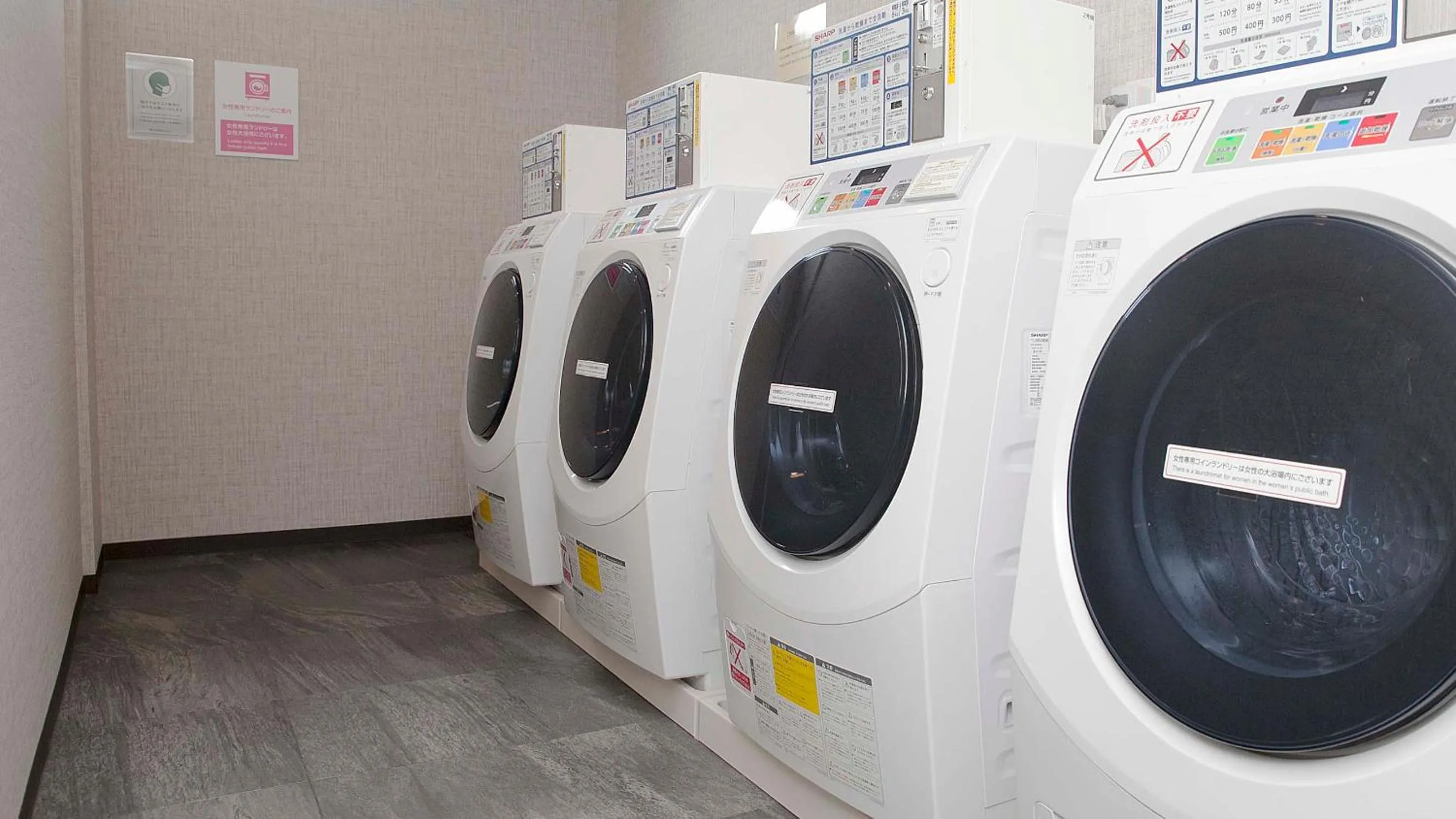 laundry in Hotel Route Inn Grand Wakayama Eki Higashiguchi