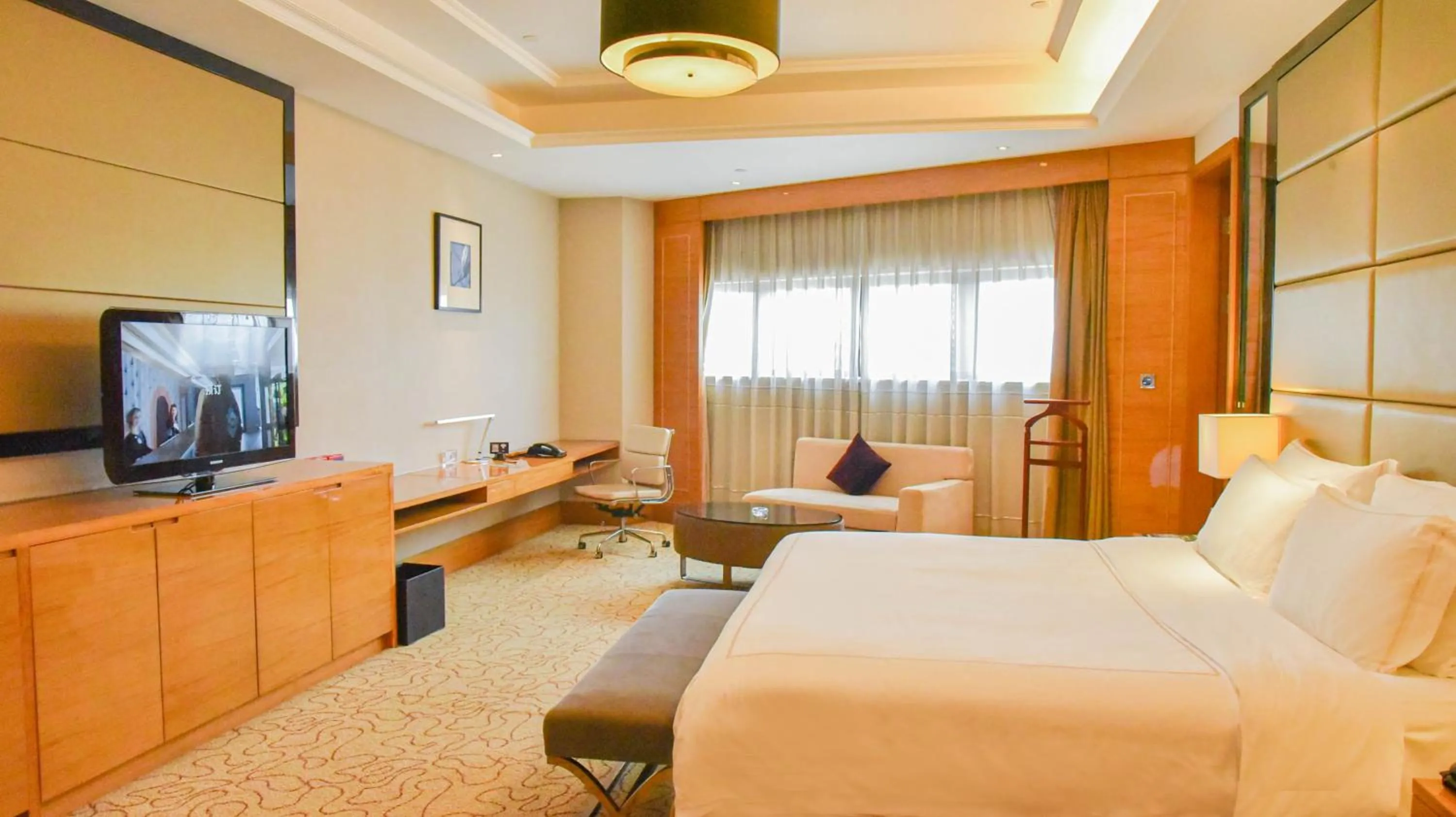 Photo of the whole room, Bed in Pullman Foshan Shunde