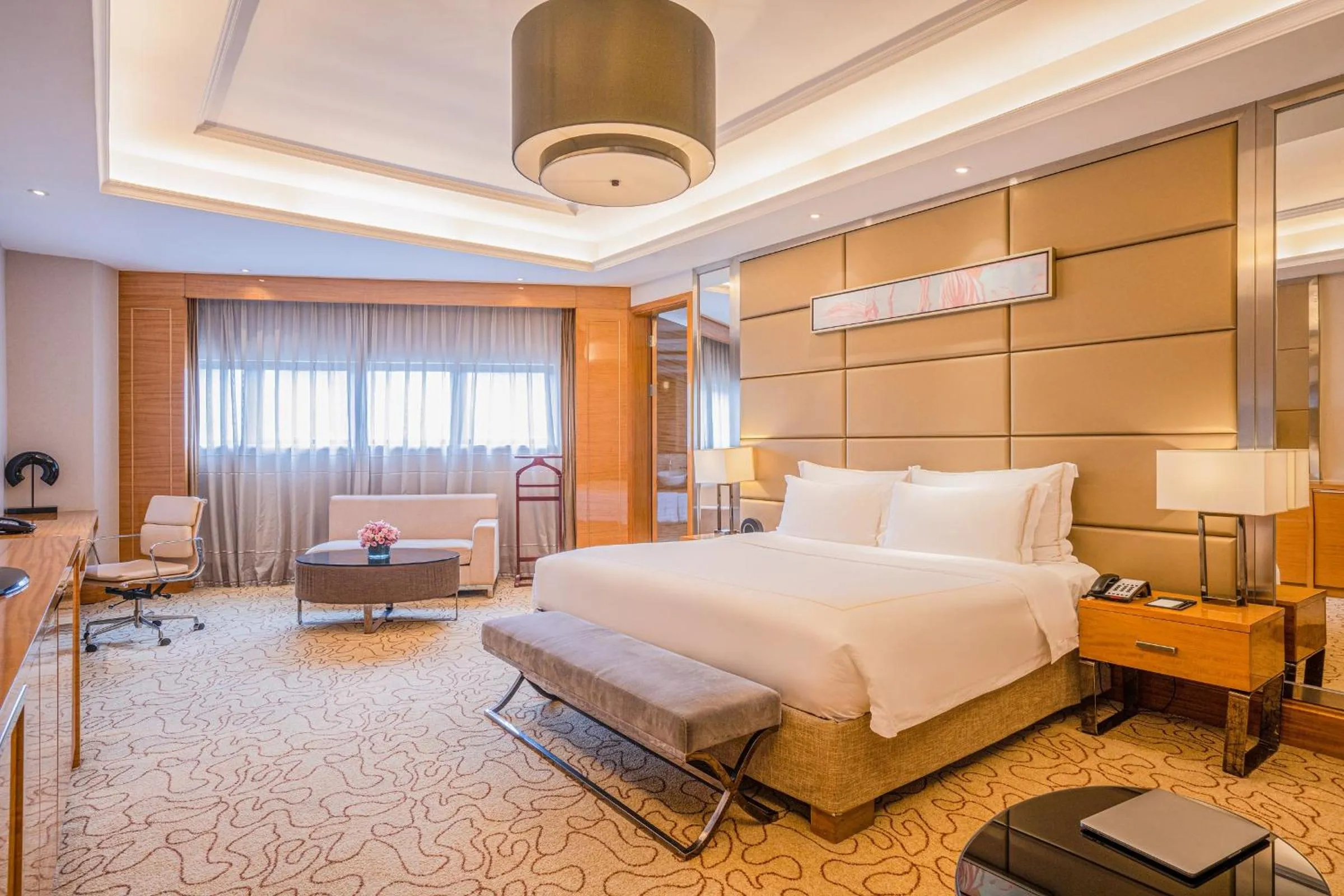 Photo of the whole room, Bed in Pullman Foshan Shunde