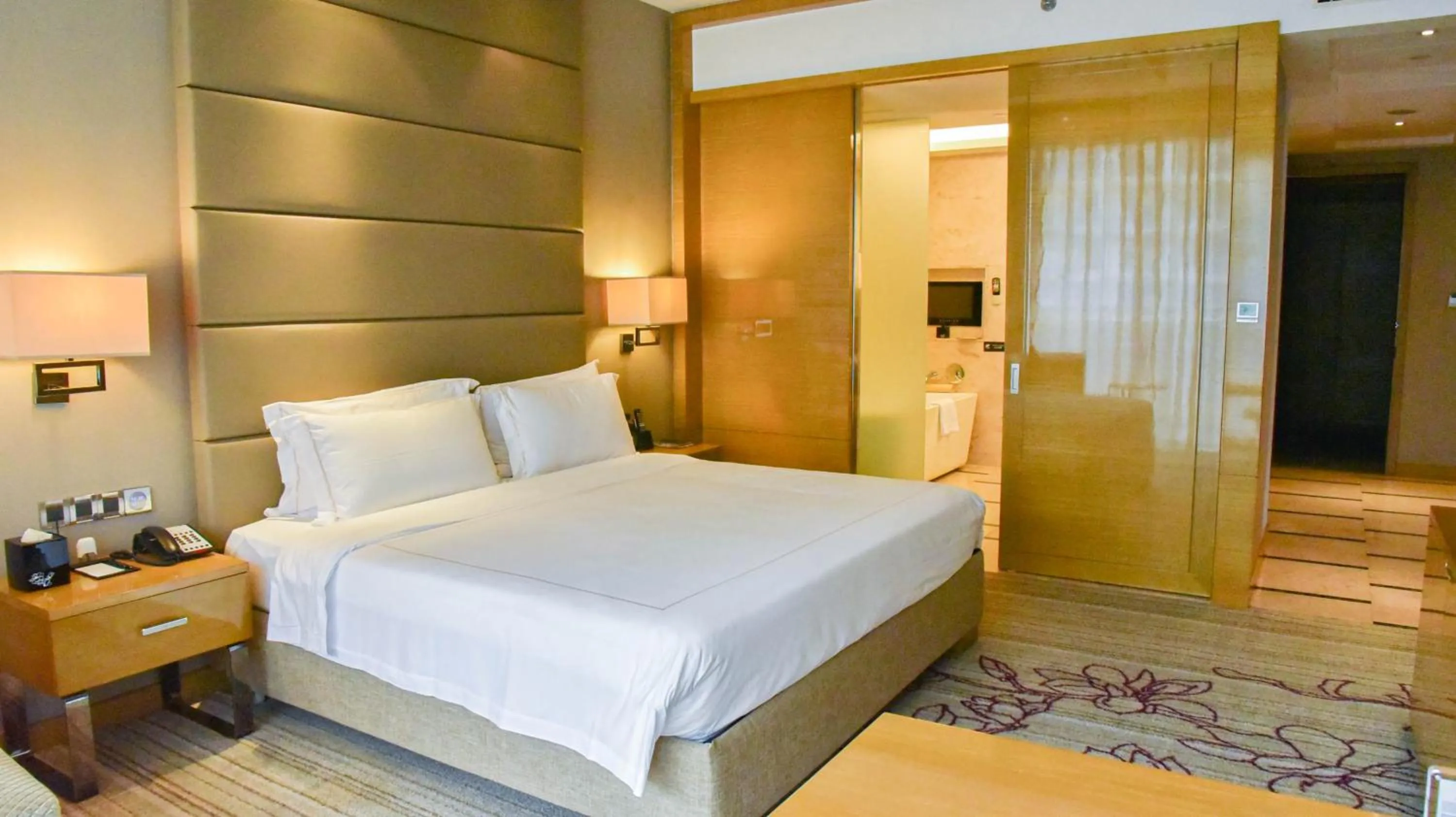 Toilet, Bed in Pullman Foshan Shunde