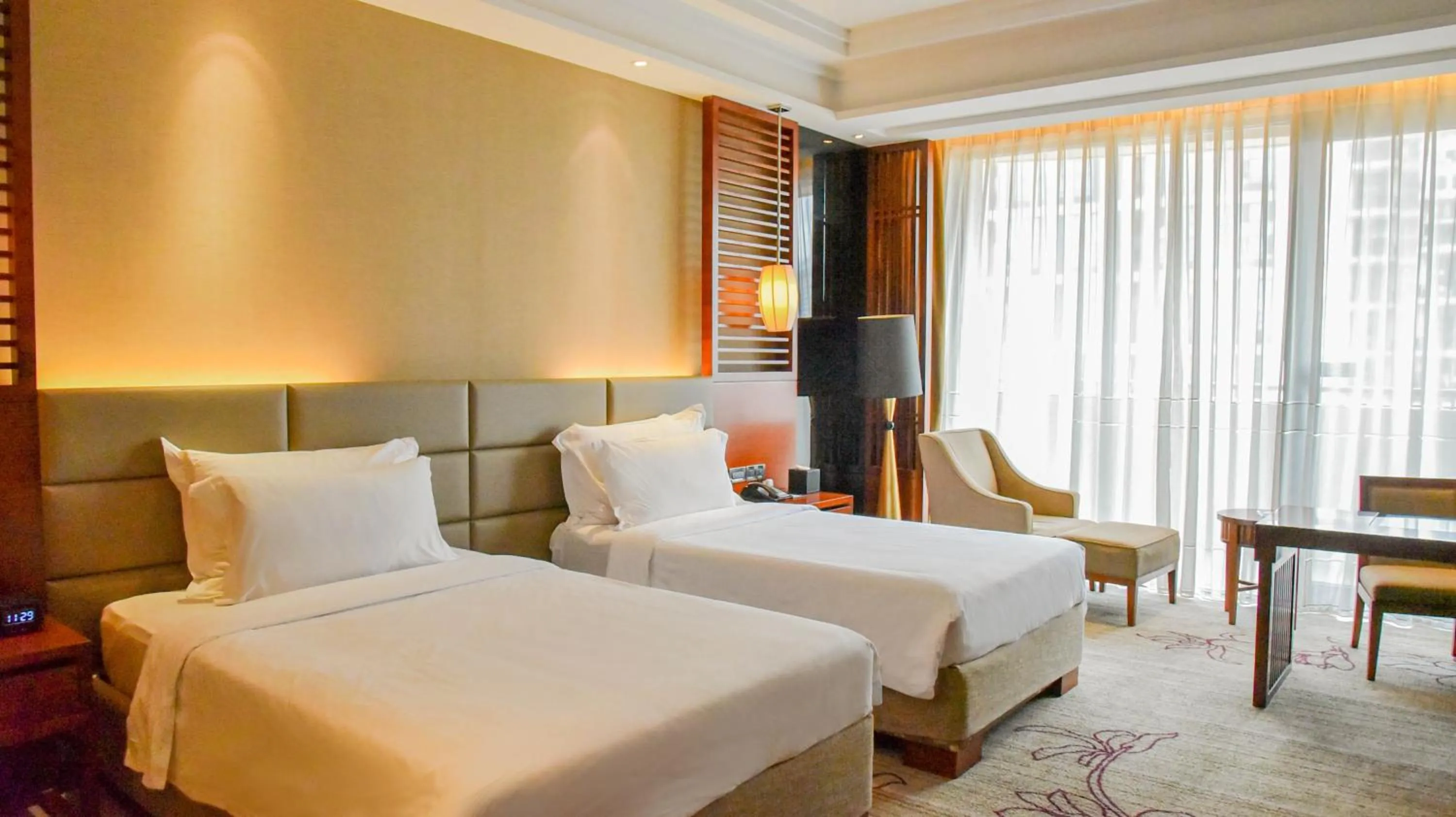 Photo of the whole room, Bed in Pullman Foshan Shunde