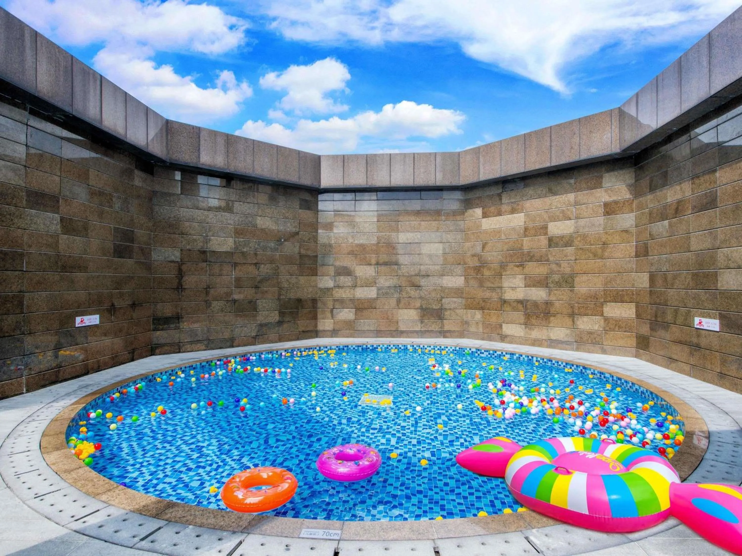 Pool view in Pullman Foshan Shunde