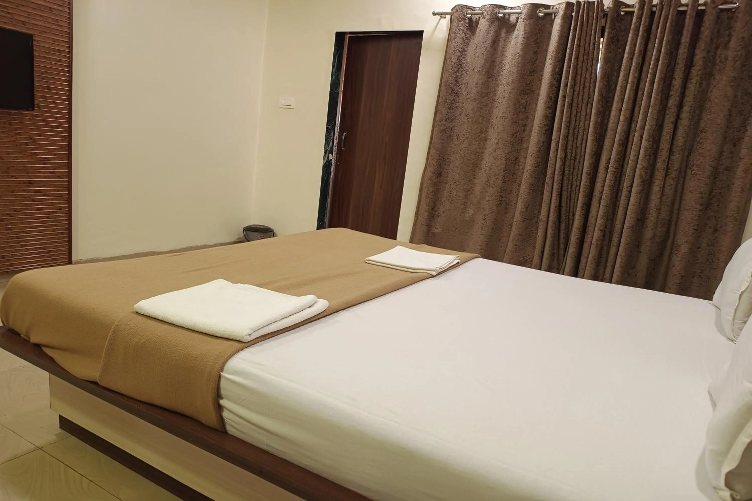 Bed in Hotel Apratim Lodging & Boarding