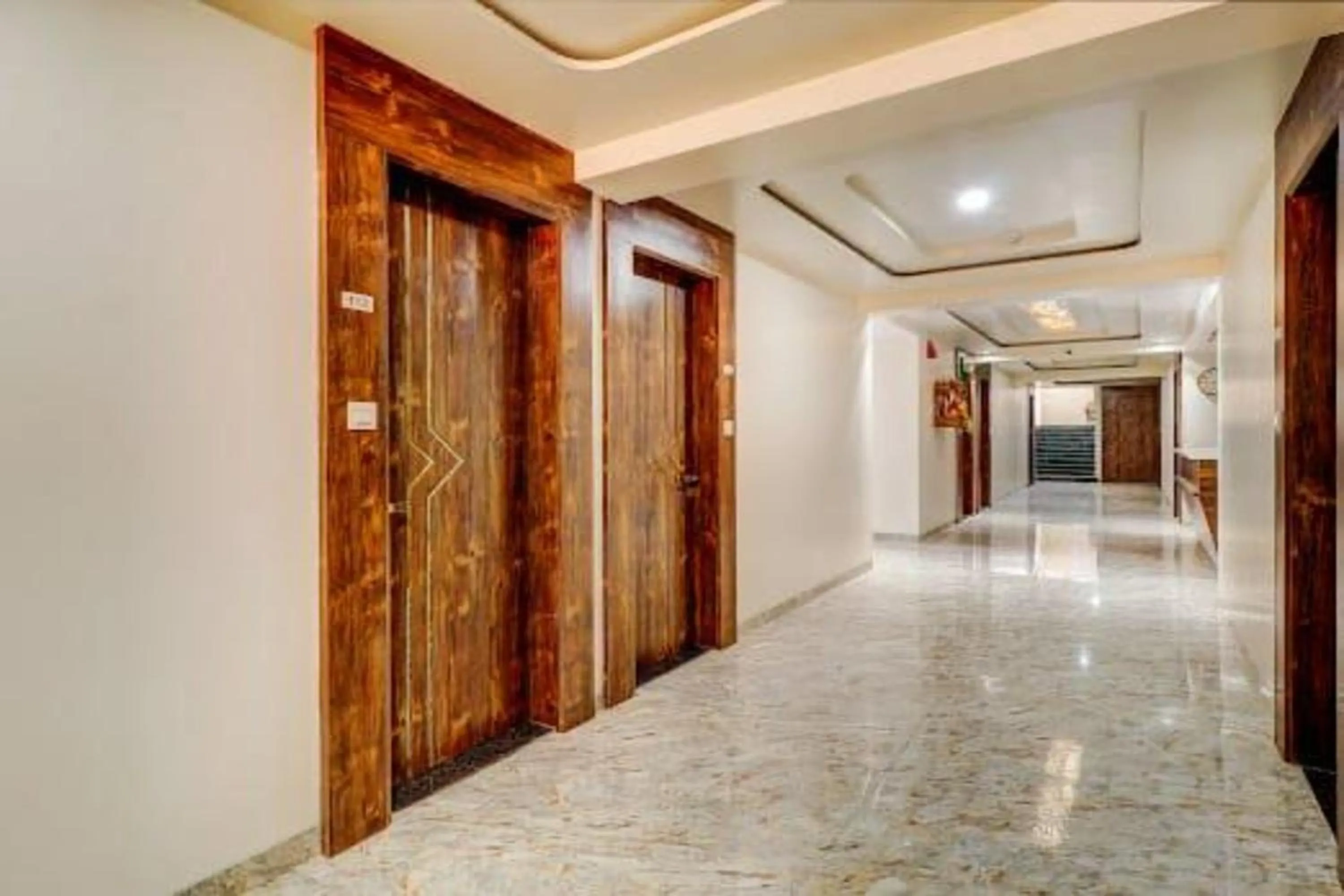 elevator in Hotel Apratim Lodging & Boarding