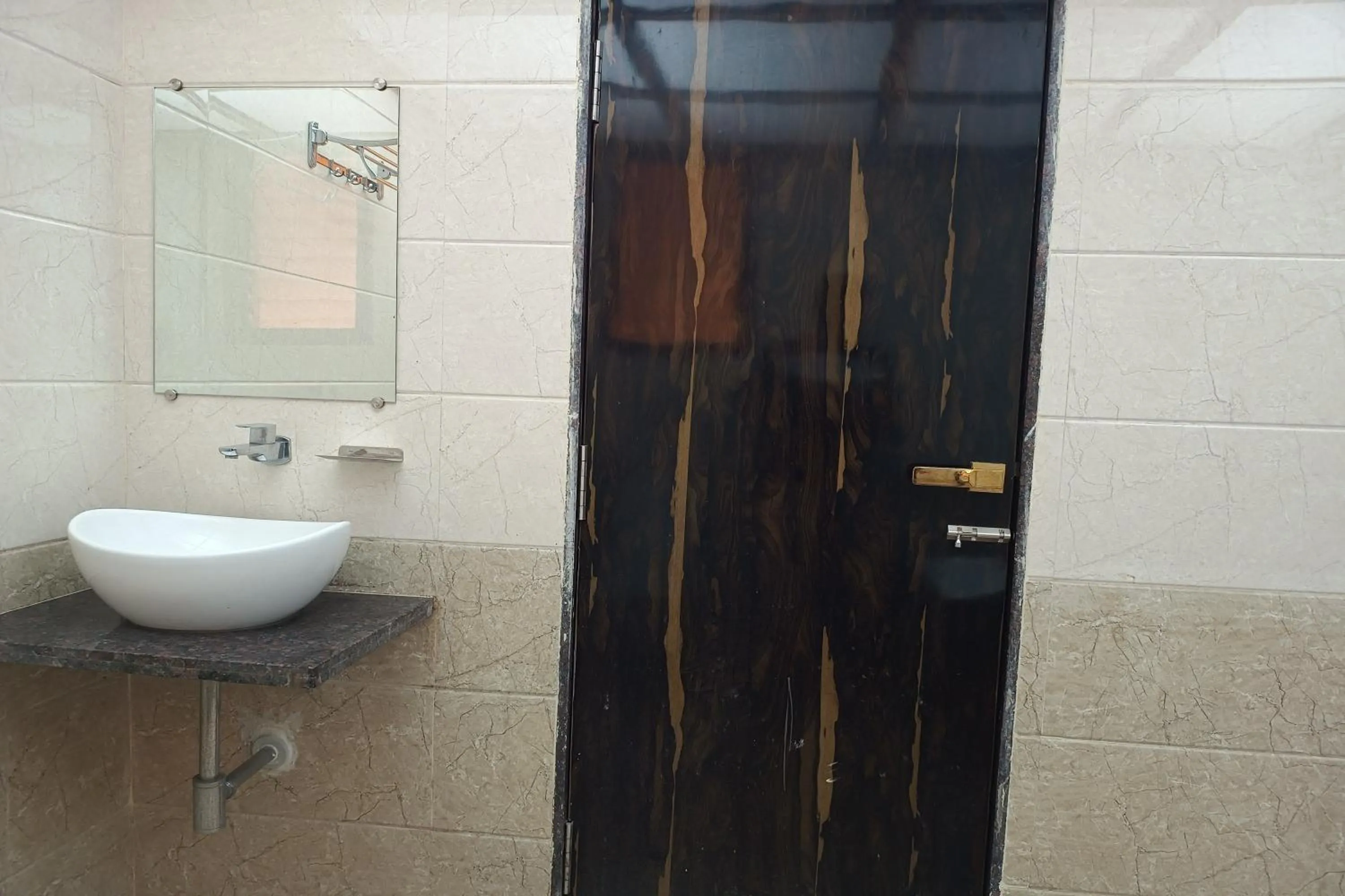 Bathroom in Hotel Apratim Lodging & Boarding