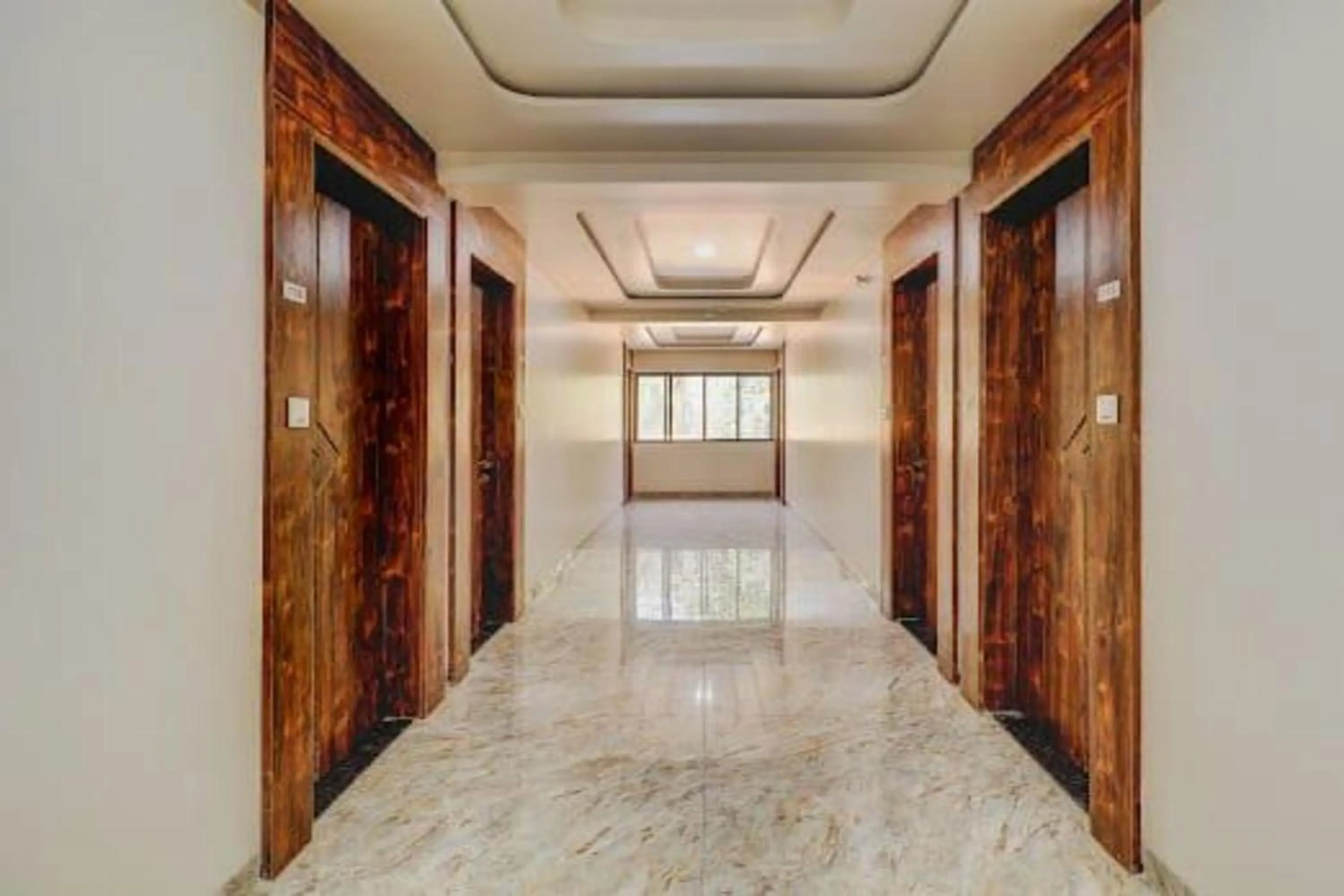 Restaurant/places to eat in Hotel Apratim Lodging & Boarding