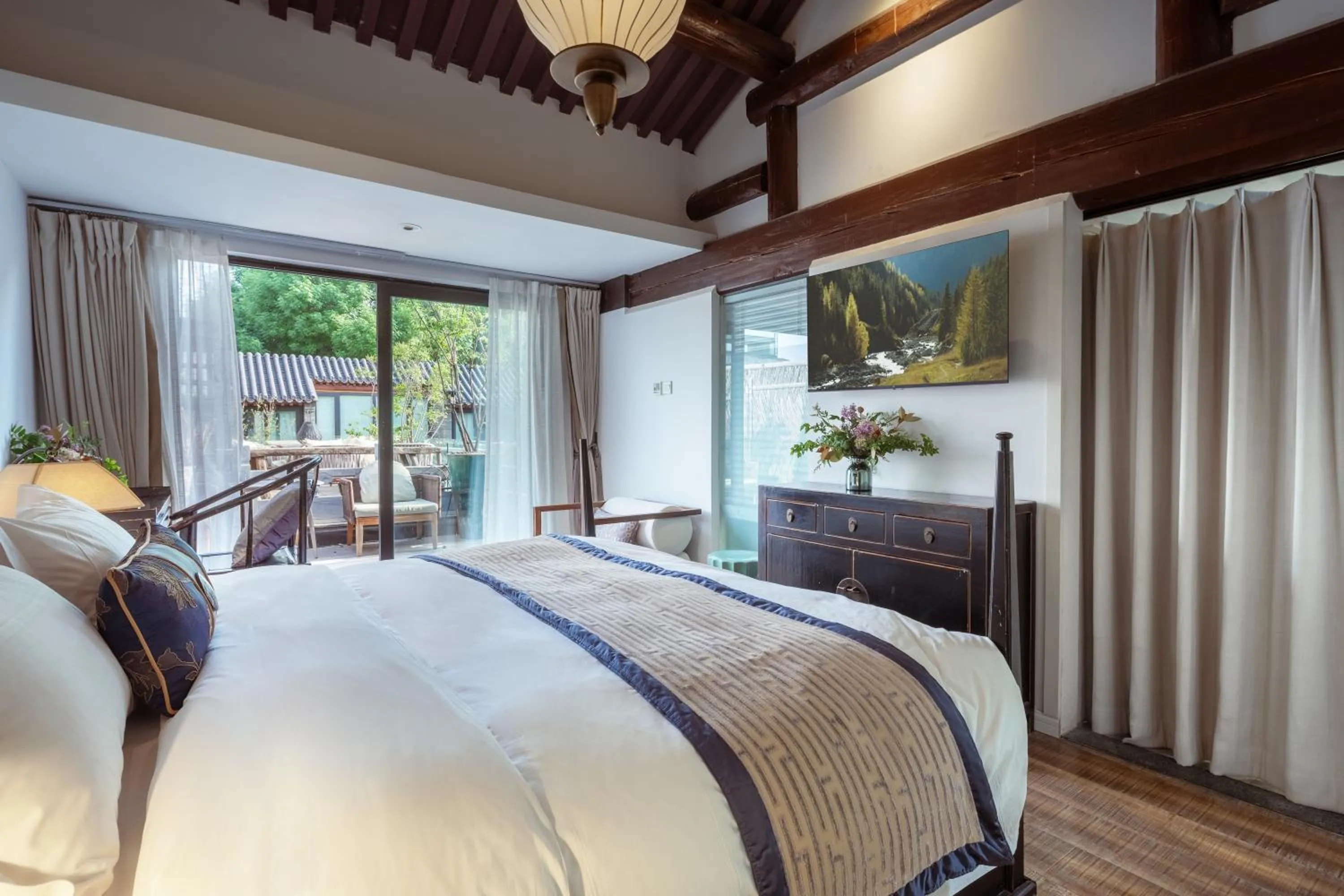 Bed in Beijing Le Zai Nan Luo Gu Xiang Wang Fu Jing Forbidden City Courtyard Hotel&Free laundry service&Free coffee &Paid Dumpling experience service