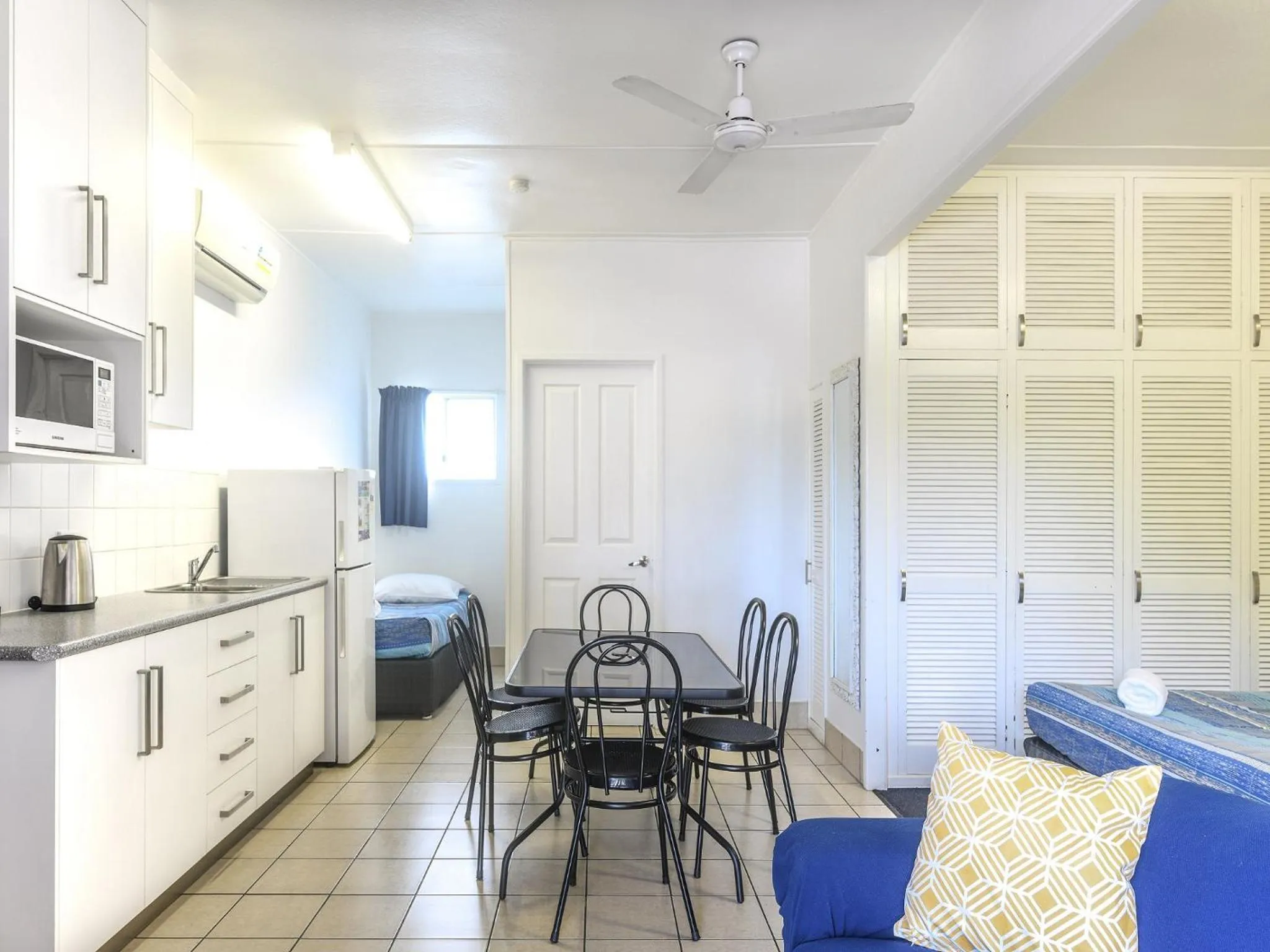 Coffee/tea facilities in Cool Palms Motel