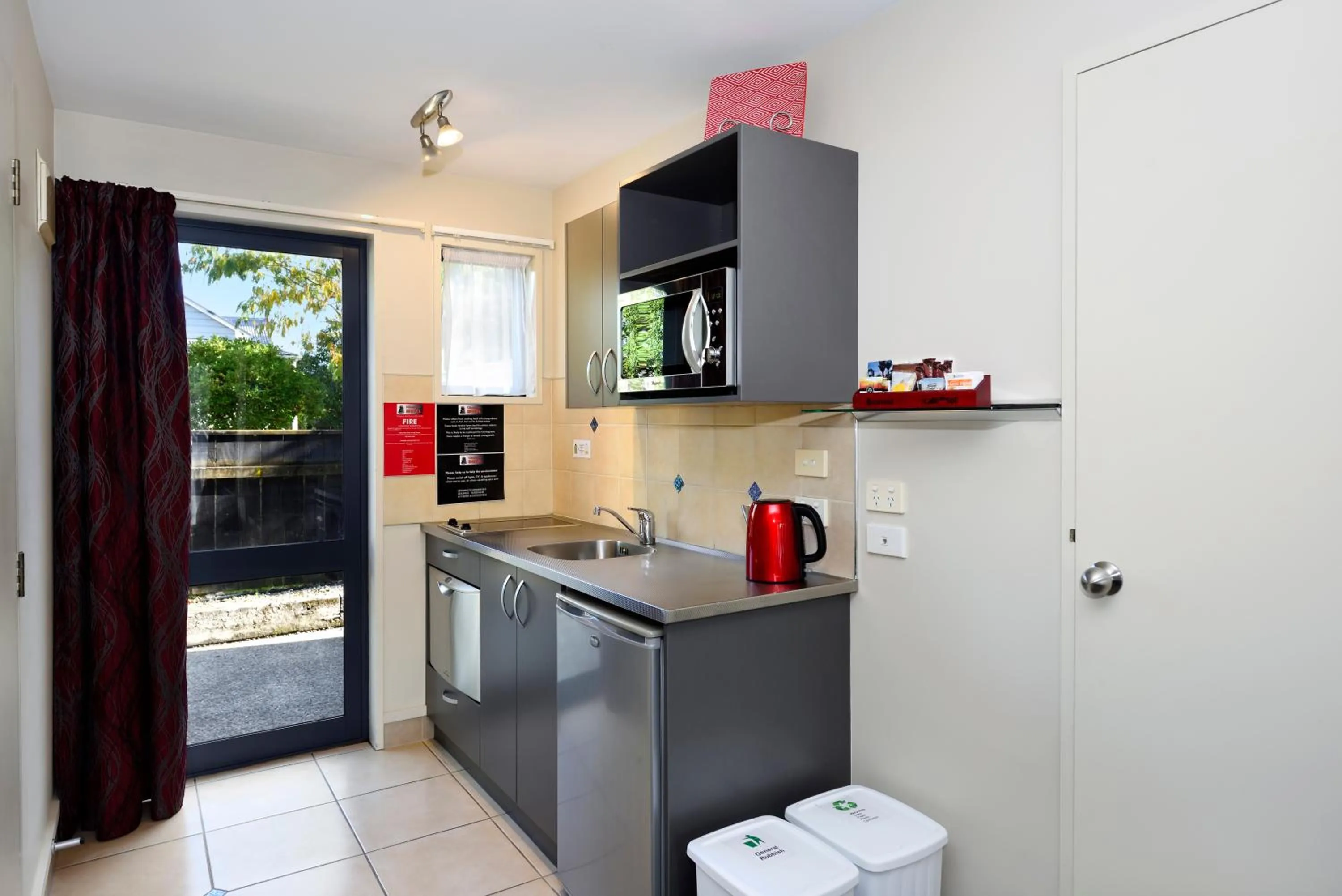 Kitchen or kitchenette in Gladstone Motel