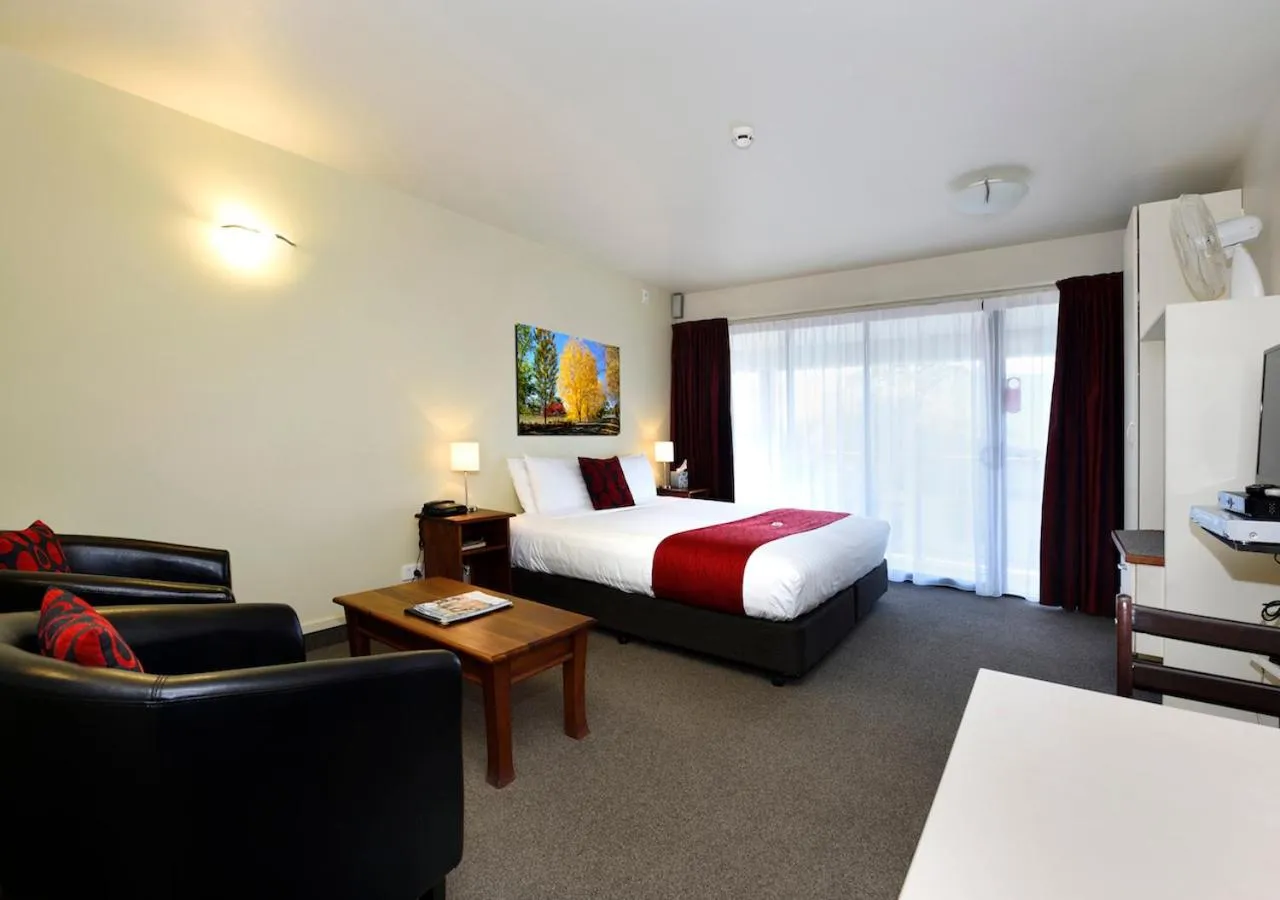 Bed in Gladstone Motel